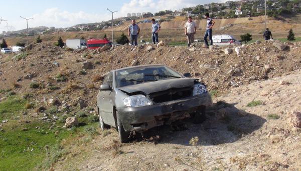 Kadın sürücünün otomobili devrildi: 3 yaralı