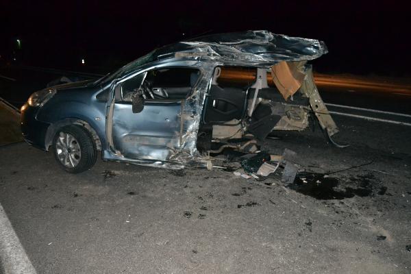 Ahlat'ta trafik kazası: 2’si ağır 16 yaralı