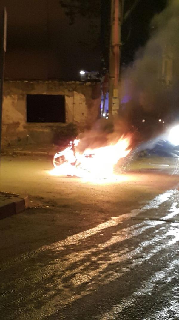 Seyir halindeyken alev alan motosiklet küle döndü