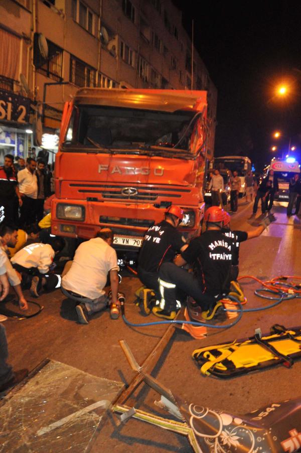 Soma'da kamyon dehşeti: 1 ölü, 3 yaralı