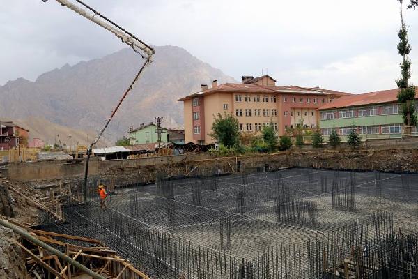 Hakkari'ye 2 minareli, 9 kubbeli caminin temeli atıldı