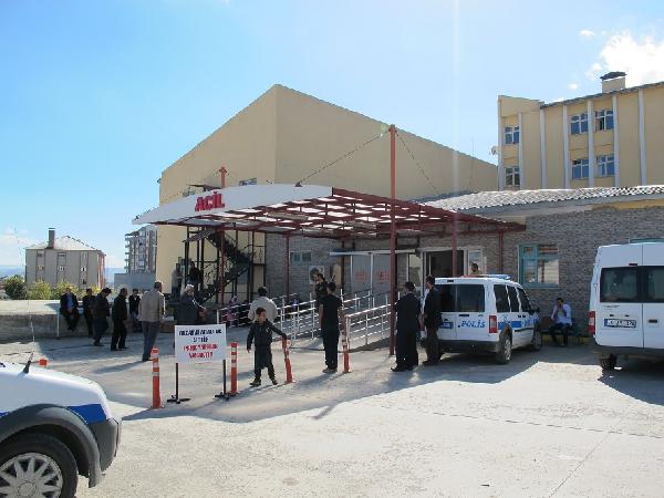 Ağrı'da askerleri taşıyan otobüs kamyonetle çarpıştı: 10 yaralı