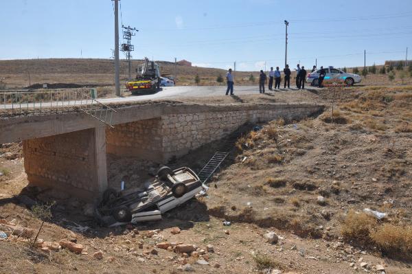 Köprüden uçan otomobilde sürücü öldü, kızı yaralandı