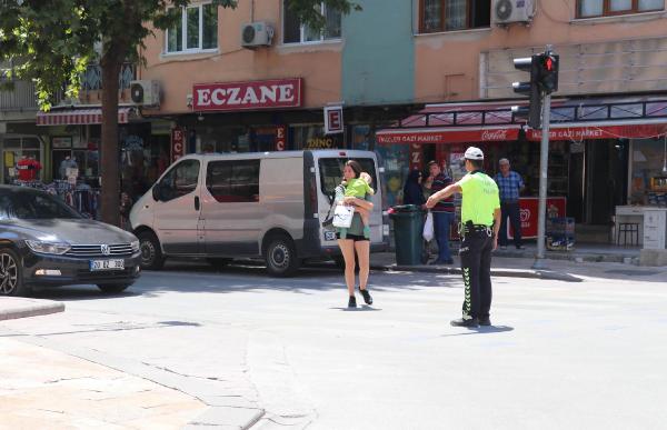 Kırmızı ışıkta geçenlere ceza