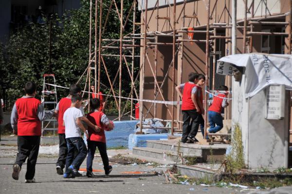 Rize'de demir iskele altında eğitim