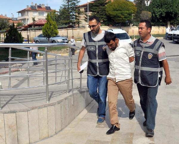 'Savcıyım' deyip 75 yaşındaki kadının 70 bin lirasını dolandırdılar