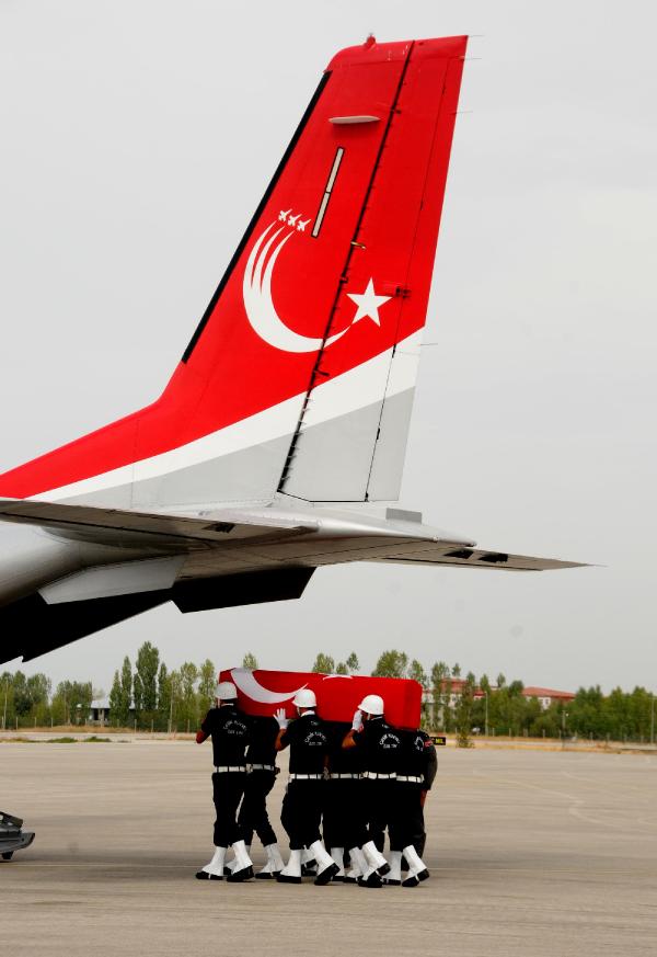 Şehit polis Yaşar Uysal memleketine uğurlandı