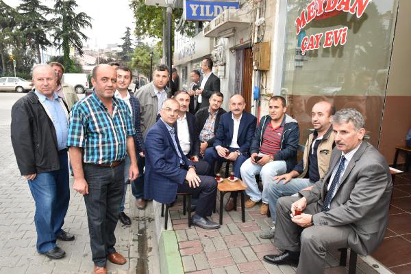 Bakan Müezzinoğlu’ndan esnafla çay sohbeti