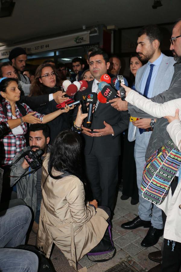 HDP'li vekiller Ahmet Hakan'ı ziyaret etti