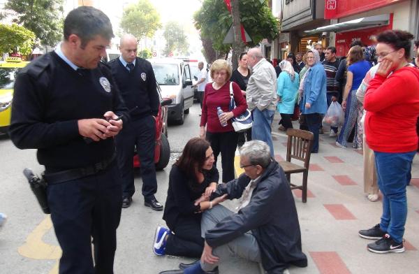 Kadın sürücü çarptığı yayaya müdahaleyi endişeyle izledi