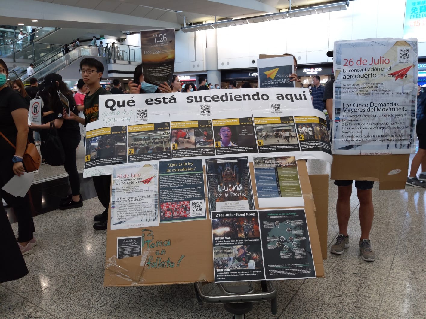 “Birleşmiş Hong Kong direniyor”