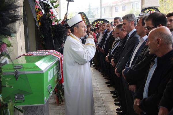 Eski genel müdür, gözyaşlarıyla uğurlandı