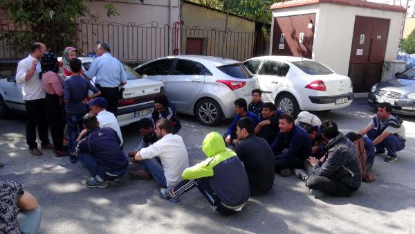 Feribottaki minibüslerde 109 kaçak yakalandı