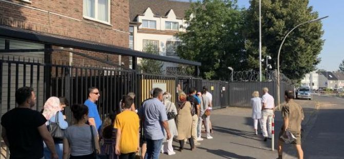 ‘Borçlanarak emeklilik’ için konsolosluklara akın ettiler