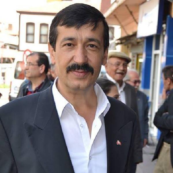 MHP'lileri taşıyan otomobil kaza yaptı: 1'i ağır 4 yaralı