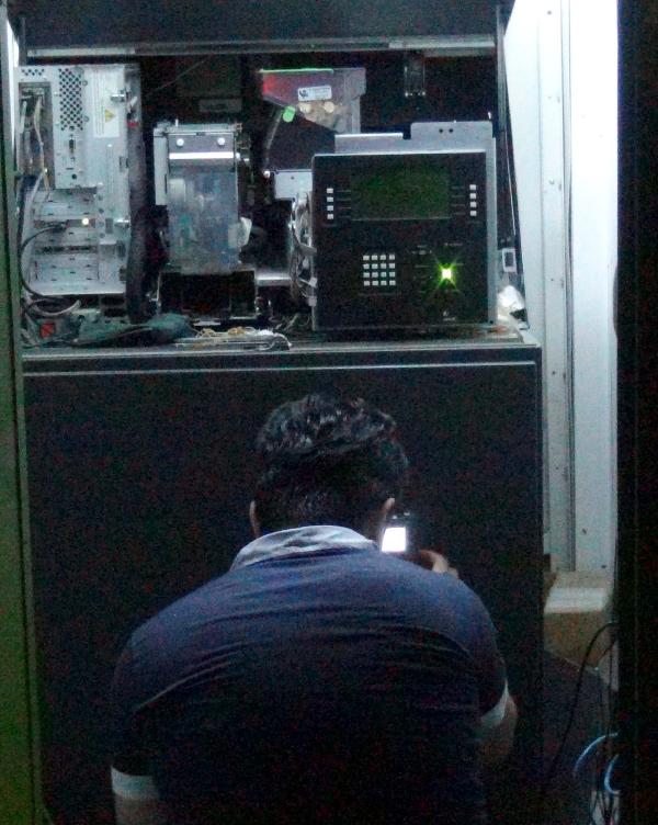 Banka çalışanı, ATM'lerdeki 2 milyon lira ile ortadan kayboldu
