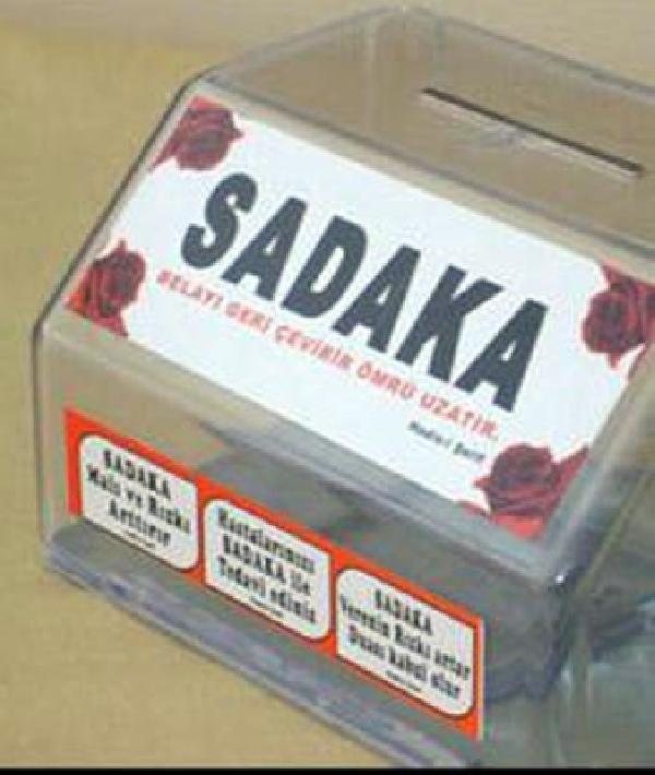 Caminin sadaka kutusunu çaldılar