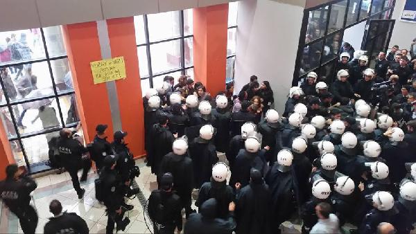 Kocaeli Üniversitesi'ndeki Suruç anmasına polis müdahalesi