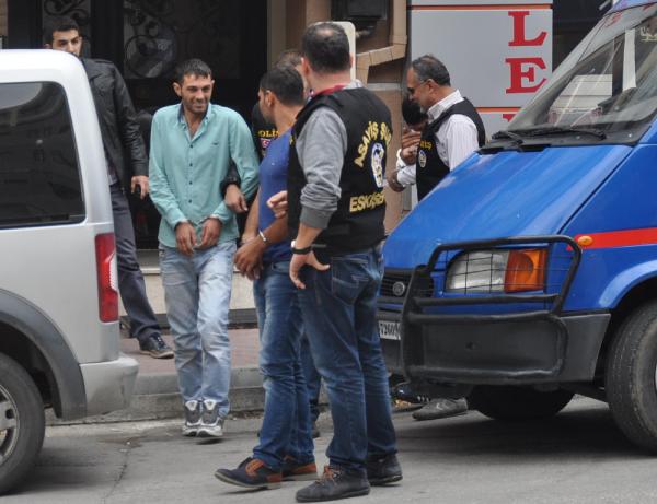 Antalya'da oturan kişiyi telefonla dolandıran 3 şüpheli Eskişehir'de yakalandı