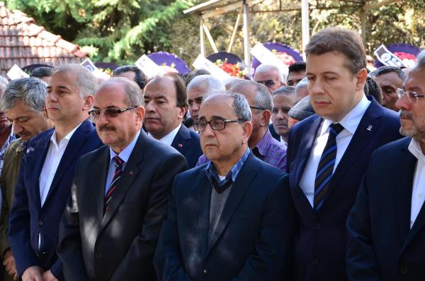 Rektör Bağcı'dan anneye son görev
