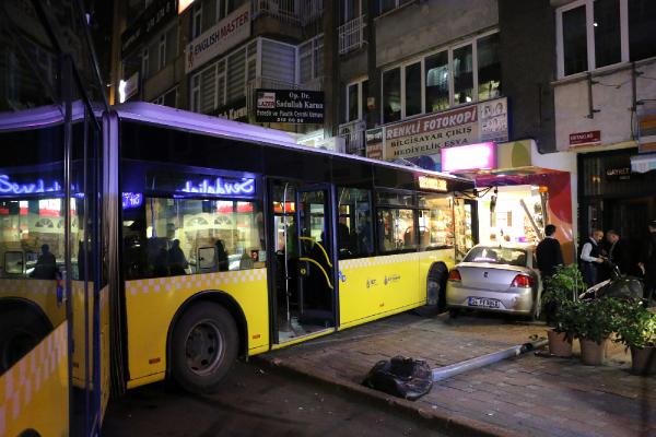 Mecidiyeköy'de kontrolden çıkan belediye otobüsü işyerine çarptı