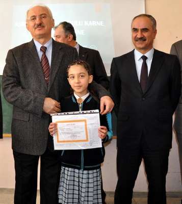 Sivas'ta 125 bin öğrenci karne sevinci yaşadı
