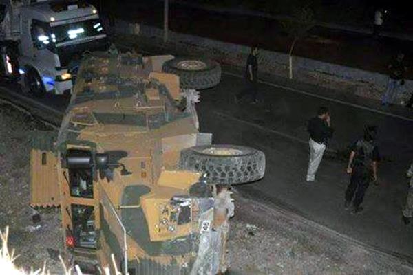 Şırnak'ta askeri araç devrildi: 13 asker yaralı
