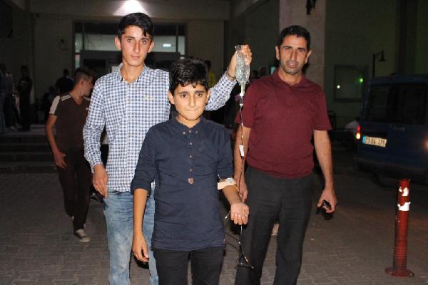 Silopi'de 107 öğrenci yedikleri tavuk dönerden zehirlendi