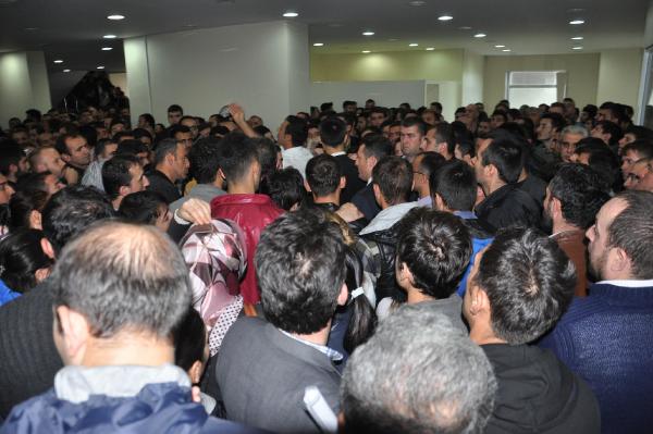 600 kişilik işe 3 bin kişi başvurdu, kuyruk sokağa taştı