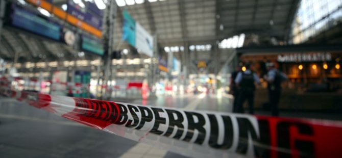 Münih'te tren istasyonunda kavga