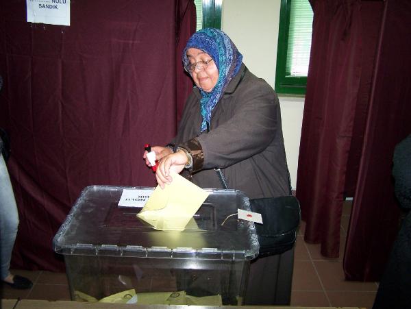 Zonguldak Havalimanı'nda oy verme başladı