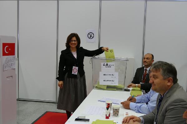 Avrupalı Türkler oy kullanmaya başladı