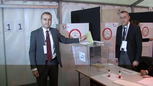 Hamburg’da oy verme işlemi başladı