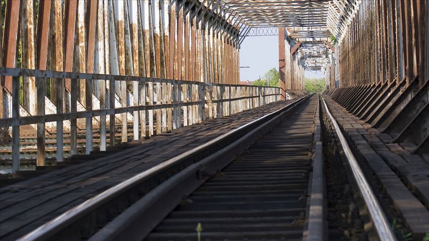 700 tren seferi iptal edildi