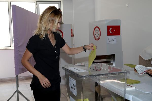 KKTC’de oy verme işlemi başladı