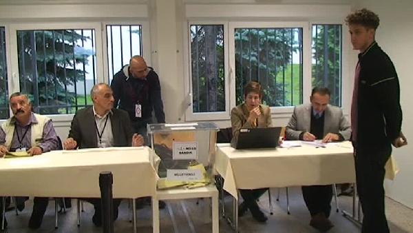 Berlin’de oy kullanma işlemi başladı