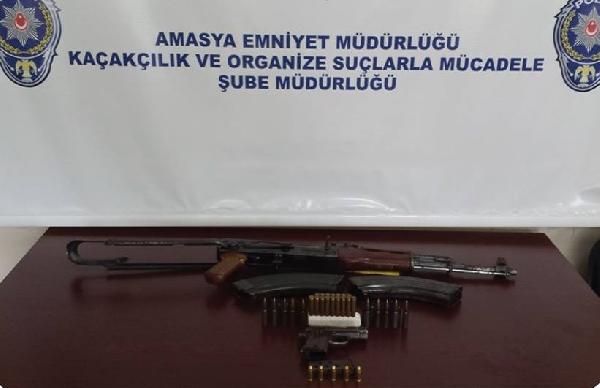 Amasya’da bir evde silah ve mühimmat ele geçirildi
