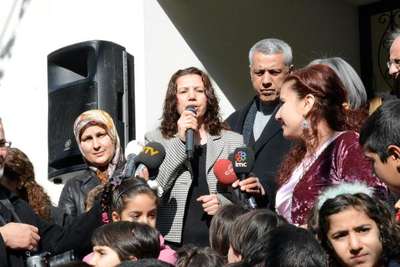 Kürtçe okulda ilk karne sevinci