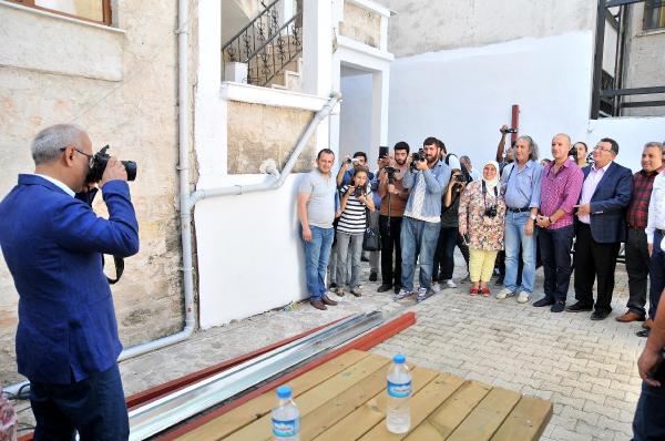 Halkevleri üyelerinden eski Bakanı Elvan'a protesto (2)