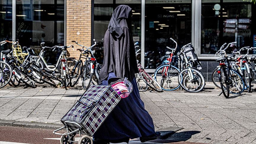 Burka giyene 150 avro ceza