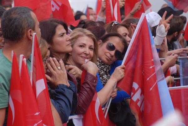 Kılıçdaroğlu'ndan kadınlara: Eşinizi alıp oylarınızı kullanın, 1 oy altın değerinde (2)