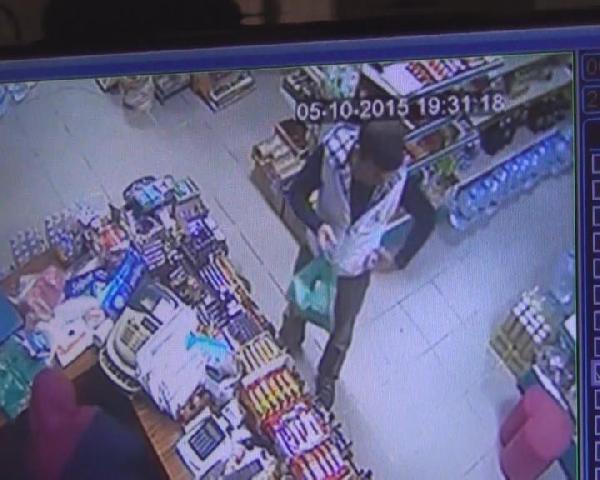 Beş gün arayla marketten aynı yöntemle hırsızlık yaptılar
