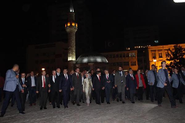Başbakan: Kaçaklarla dava adamlarını ayıracak mısınız? (3)