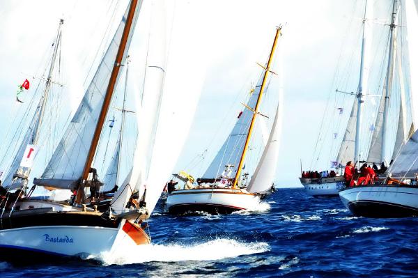 Bodrum'da yelkenli ahşap yat yarışları heyecanı