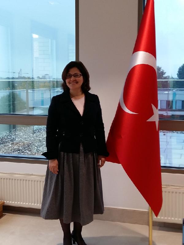 Düsseldorf Başkonsolosu Şule Gürel “Gençlerin eğitimine önem vermeliyiz”