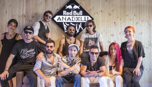 Anadolu dansları ile breakdansı buluşturan gösteri