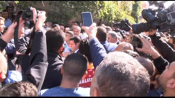 Demirtaş'ı görebilmek için birbirleriyle yarıştılar