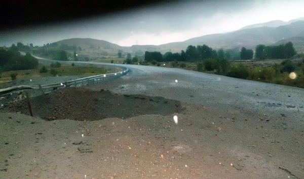 Bingöl'de PKK'nın yola tuzakladığı bomba imha edildi(2)