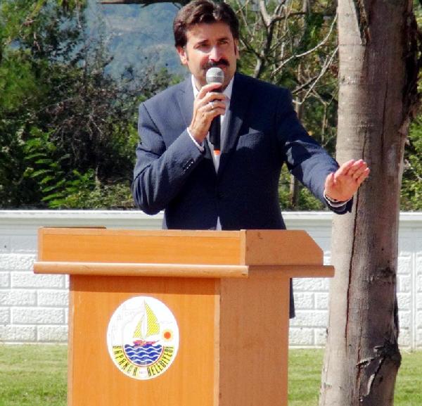 Babasının adına kültür merkezi yaptırdı