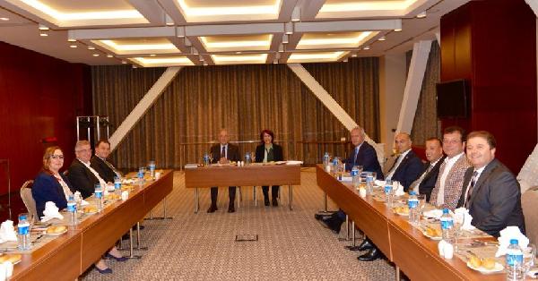 Karayalçın, İstanbul'daki CHP'li belediye başkanlarını topladı